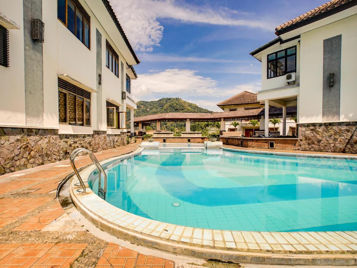 OYO 3896 Villa Pesona Wisata Puncak Cianjur Esterno foto
